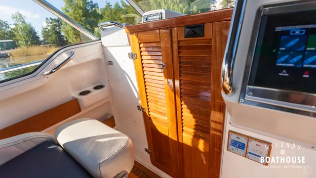 Nimbus 300R Nova — Interior