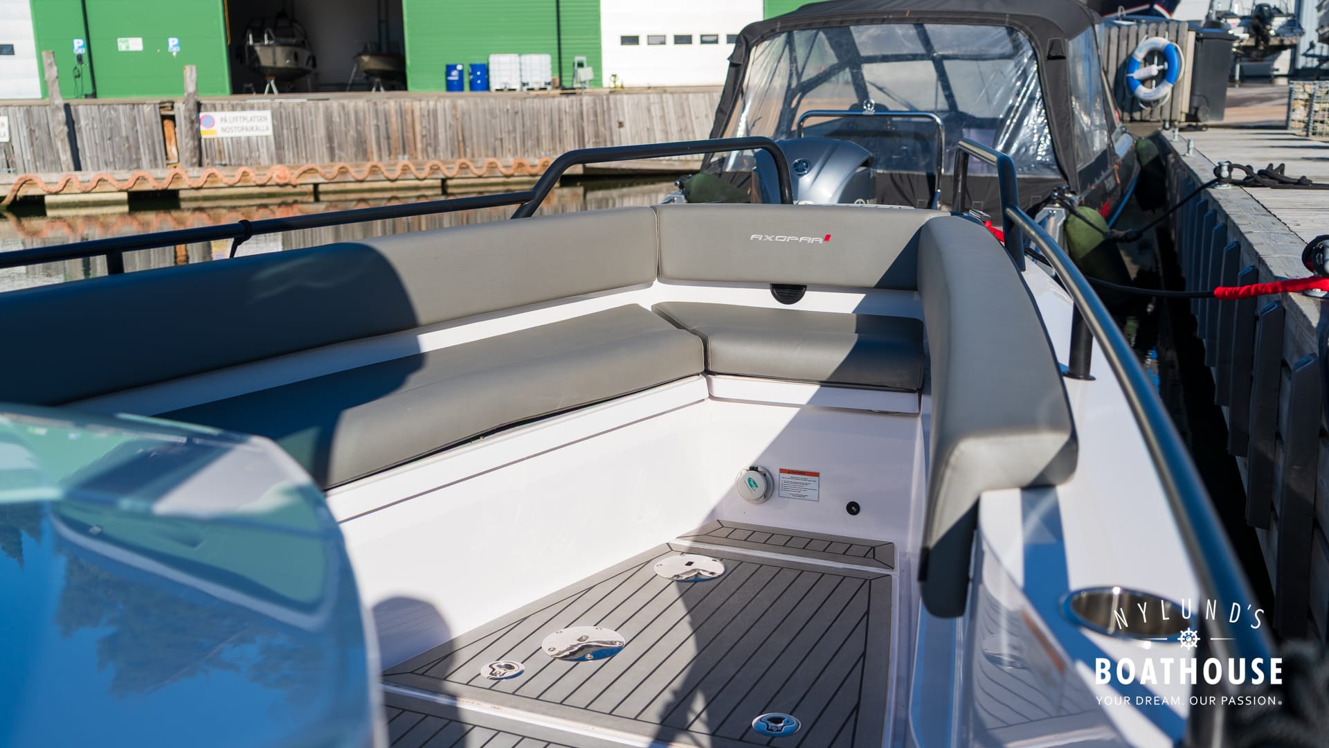 Axopar 28 Cabin - Image 62