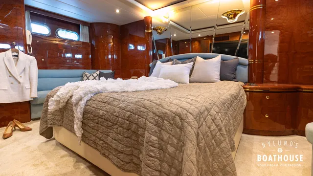 Elegance 68 — Interior