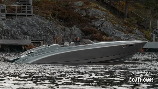 Donzi 28 Fearless Yacht — Navegando