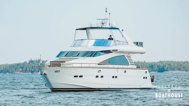 Elegance 68 — Cruising