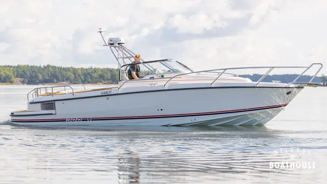 Nimbus 300R Nova — Cruising
