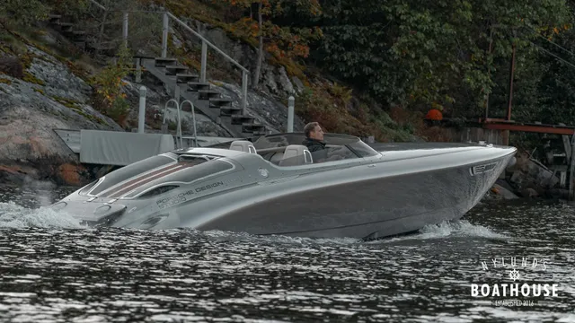 Donzi 28 Fearless Yacht — Cruising