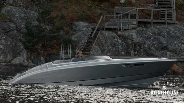 Donzi 28 Fearless Yacht — Navegando