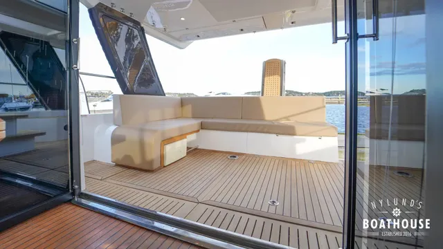 Sealine F46 — Intérieur
