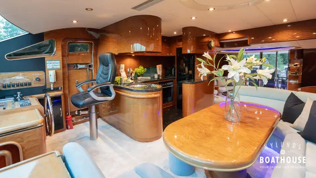 Elegance 68 — Interior