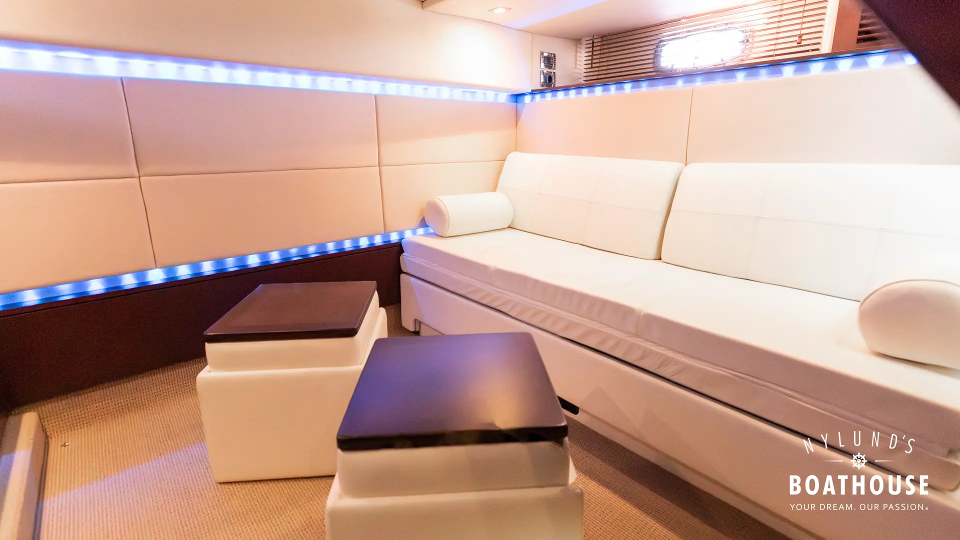 Sea Ray 450 Sundancer - Image 57