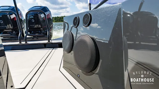 Axopar Brabus Shadow 800 Sun Top — Extérieur