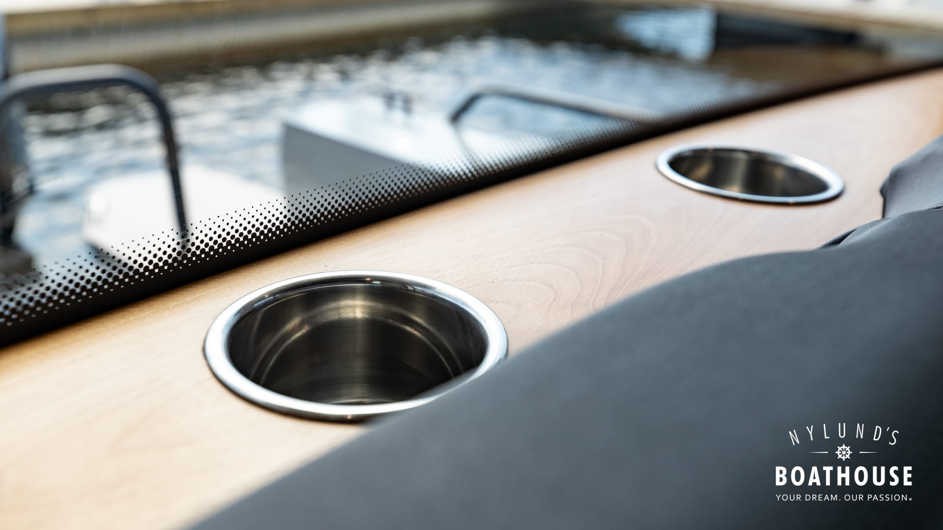 Axopar 28 Cabin - Brabus Line - Image 35