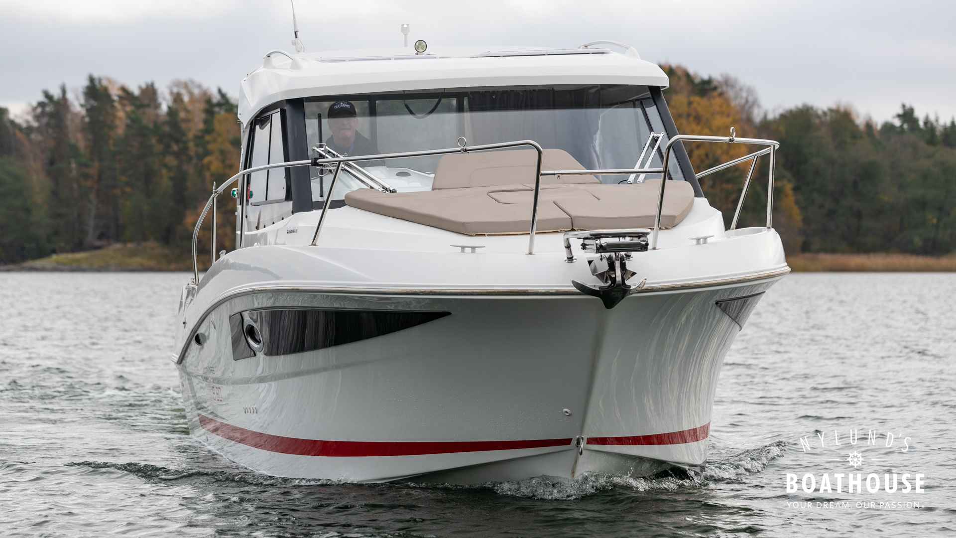 Beneteau Antares 8.80 OB - Image 25