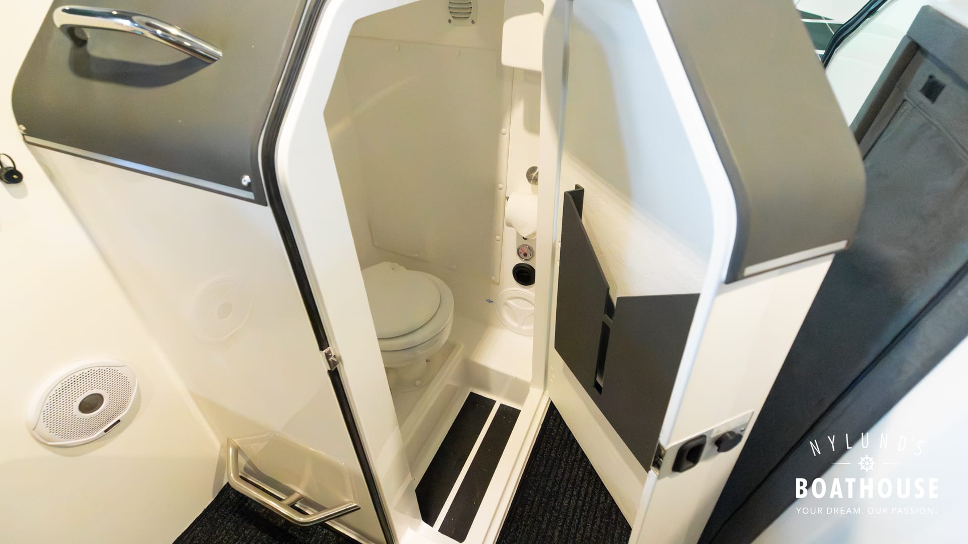 XO 270 RS Cabin OB - Image 27