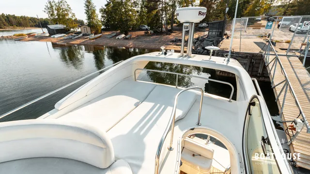 Azimut 42 Fly — Exteriör