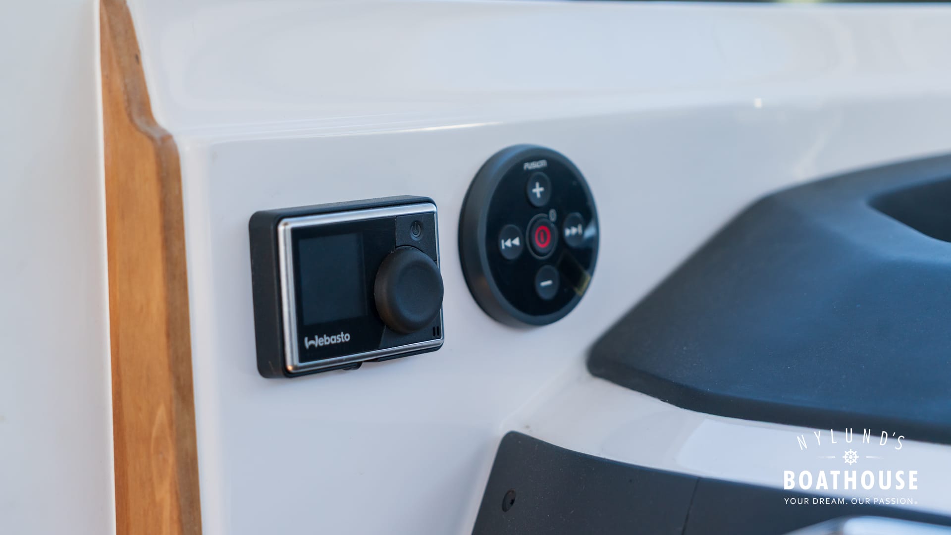Axopar 28 Cabin - Image 44