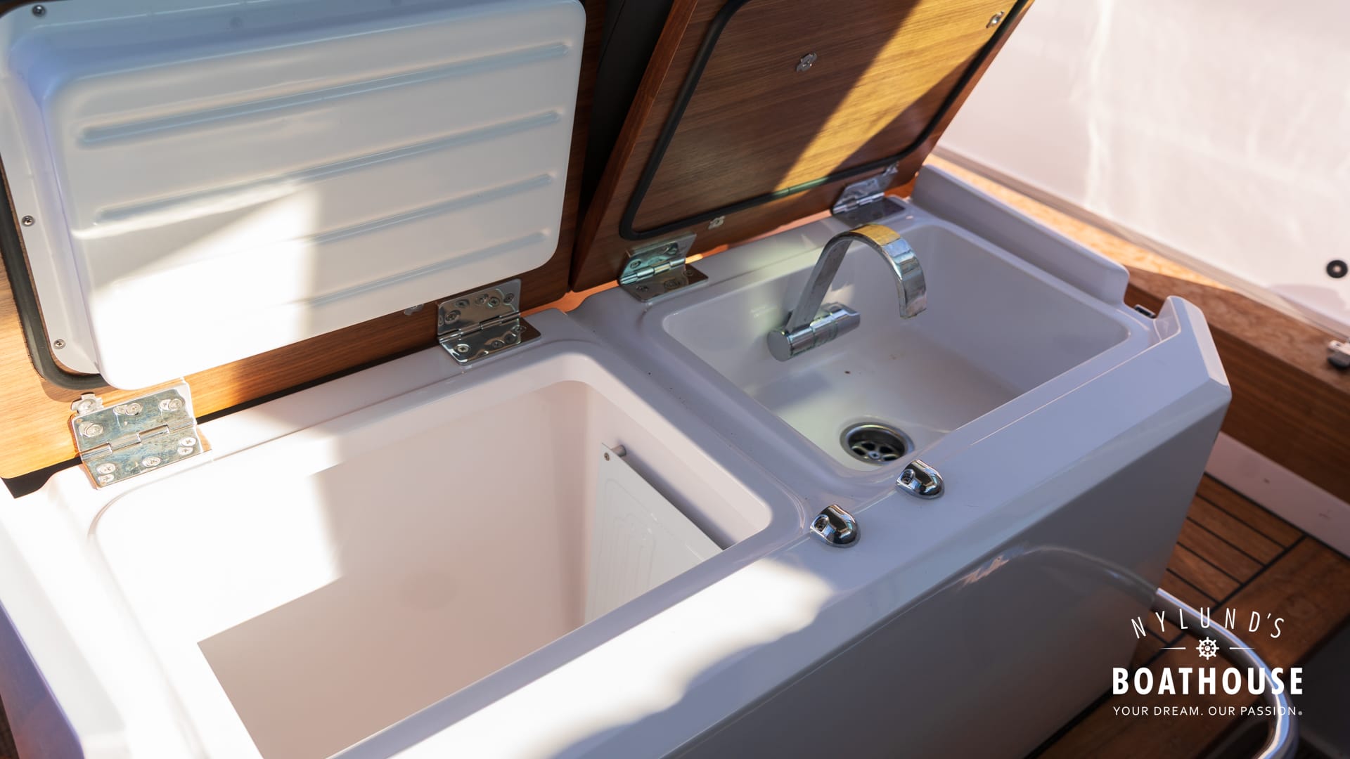 Axopar 28 Cabin - Image 81