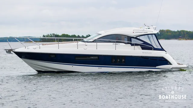 Fairline Targa 38 — Merellä
