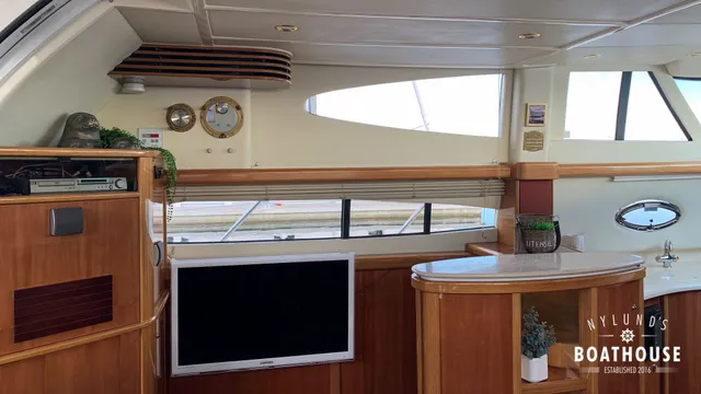 Sealine T47 — Interior