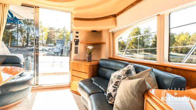 Azimut 42 Fly — Interiör