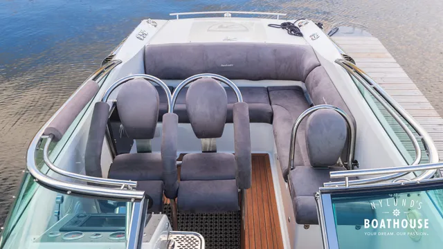 Hydrolift C-31 R Carbon — Exterior