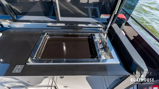 Axopar Brabus Shadow 800 Sun Top — Extérieur