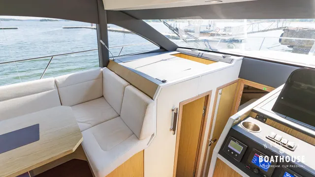 Sealine F430 — Interior