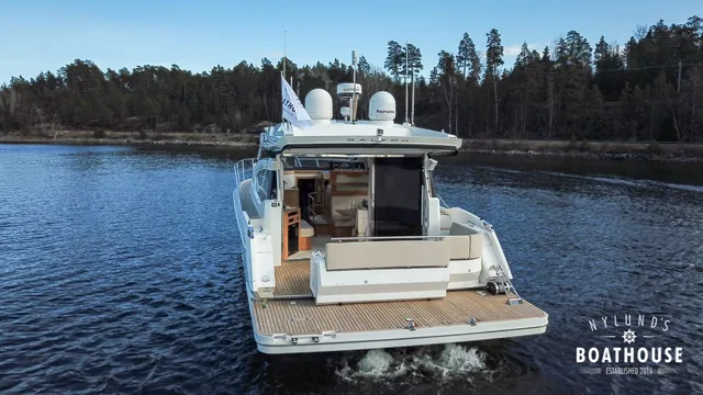 Galeon 430 HTC — Merellä