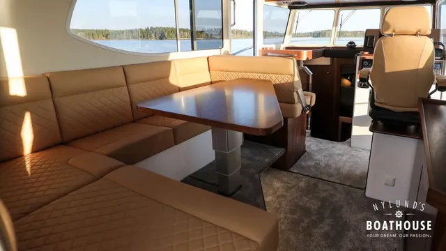 Nord Star 36 Patrol Fly — Interior