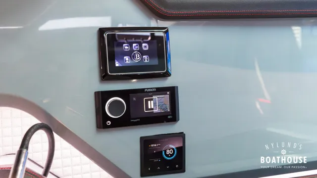 Axopar Brabus Shadow 800 Sun Top — Intérieur