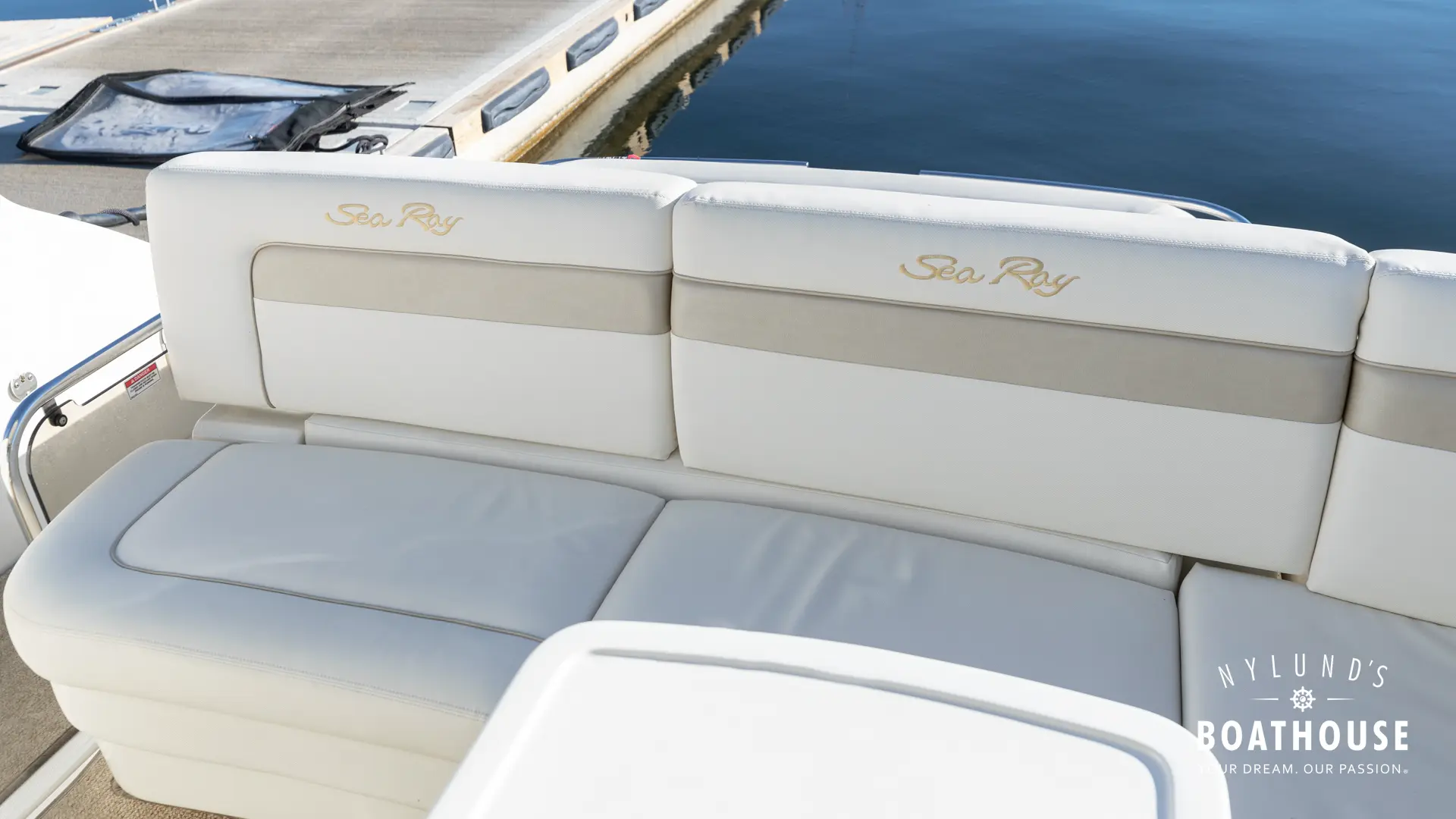 Sea Ray 450 Sundancer - Image 10