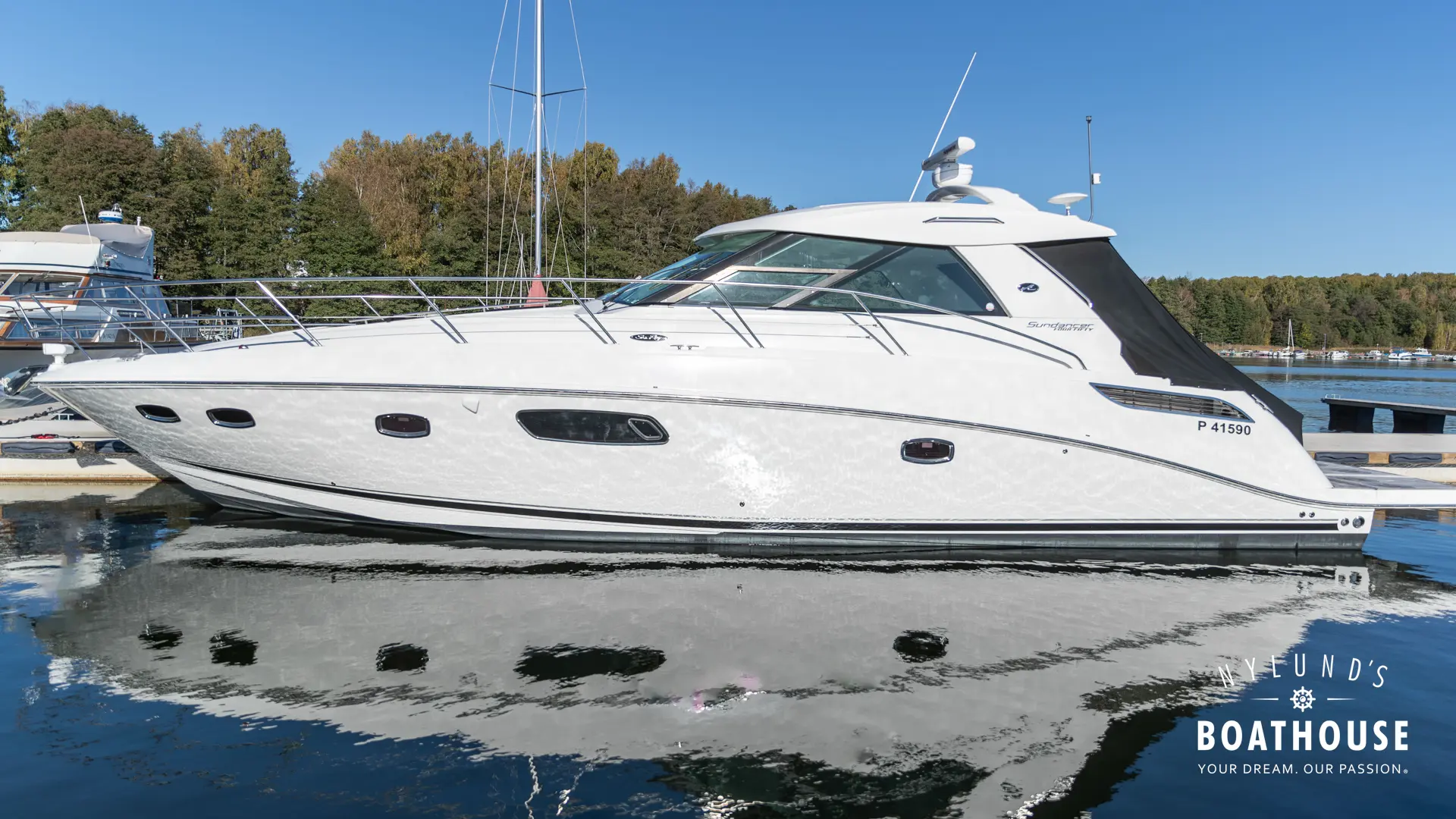 Sea Ray 450 Sundancer - Image 2