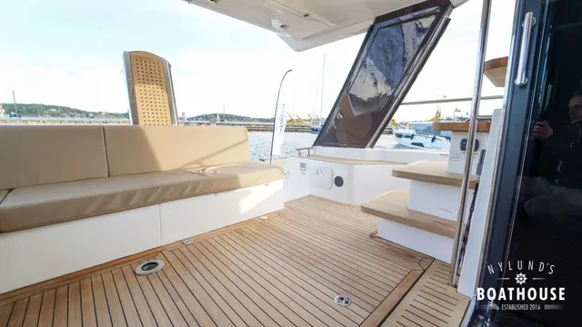 Sealine F46 — Intérieur
