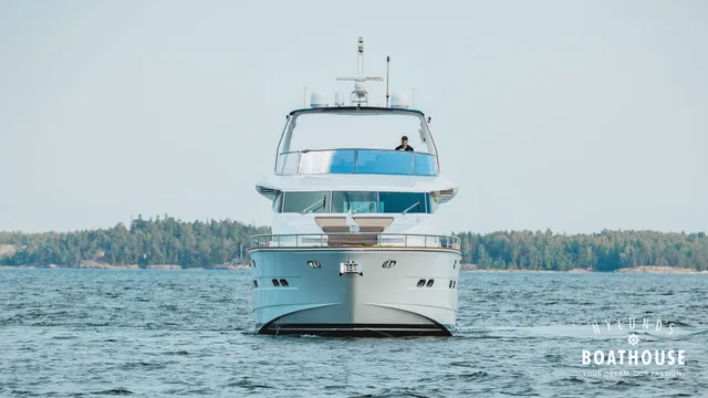 Elegance 68 — Cruising