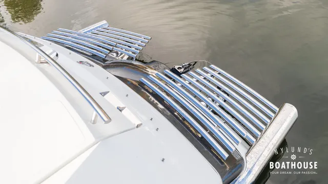 Hydrolift C-31 R Carbon — Exterior