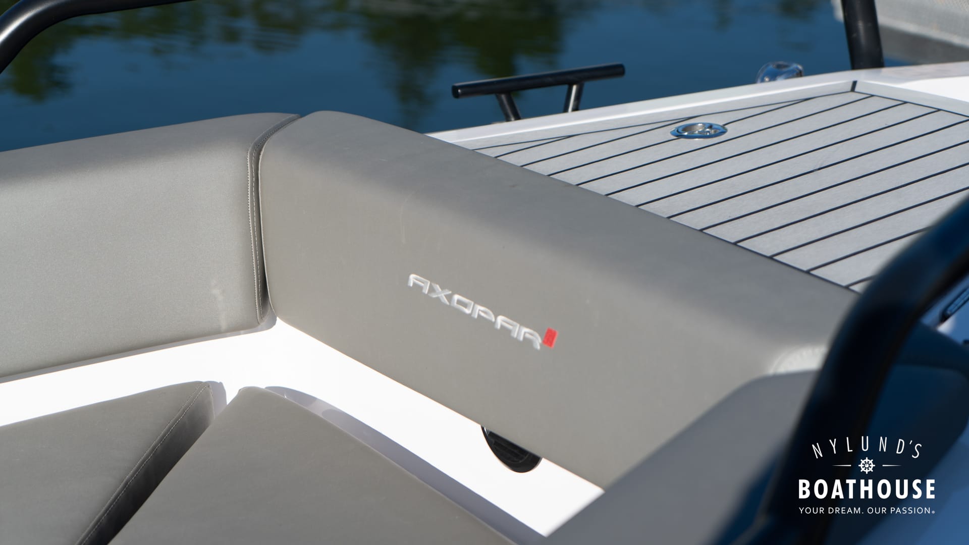 Axopar 28 Cabin - Image 60