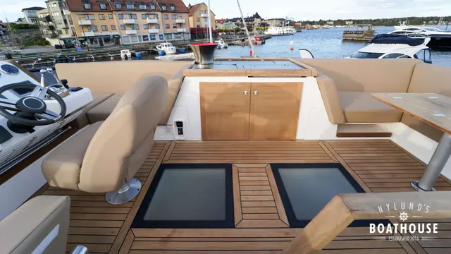 Sealine F46 — Intérieur