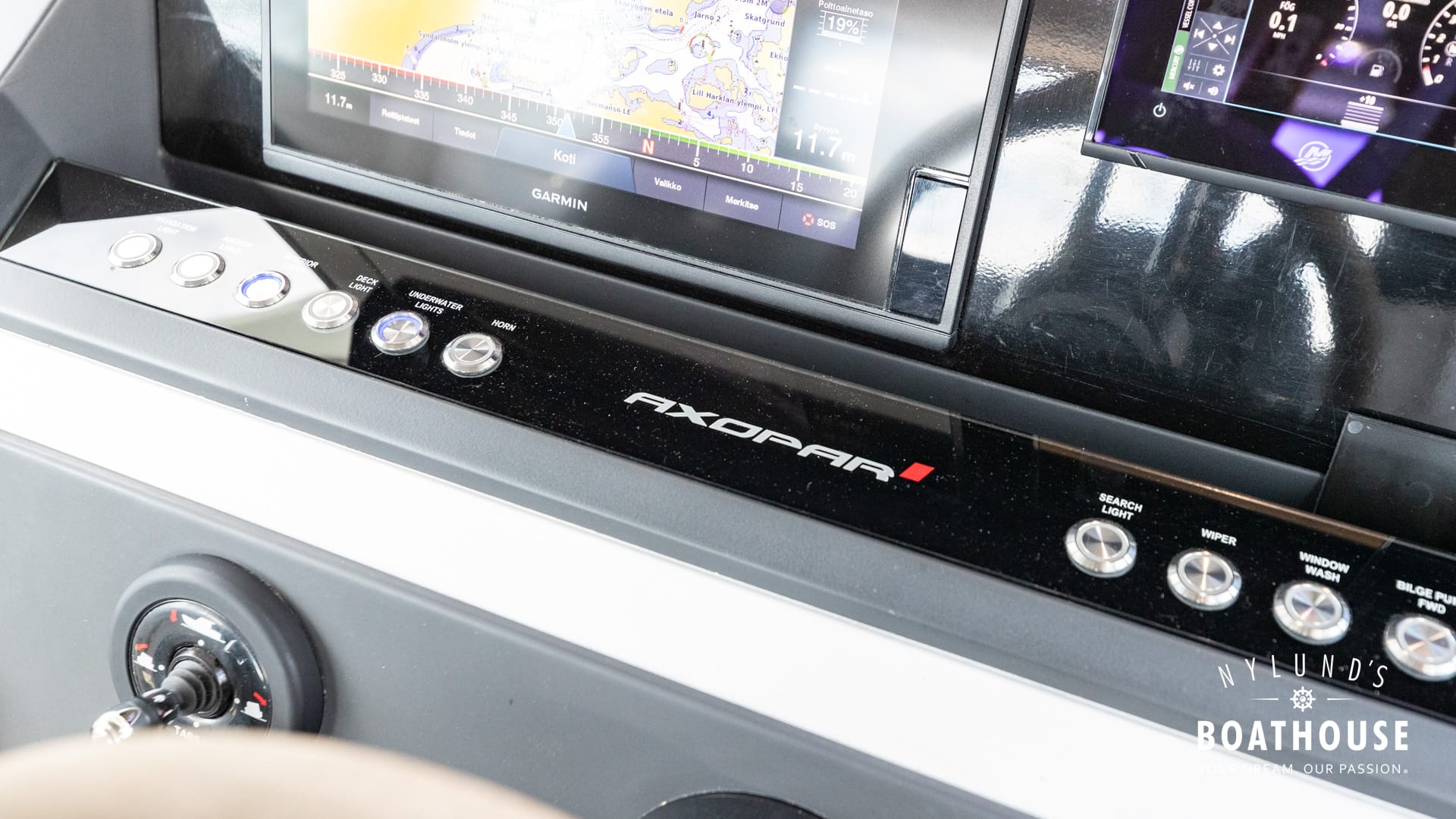 Axopar 28 Cabin - Brabus Line - Image 44