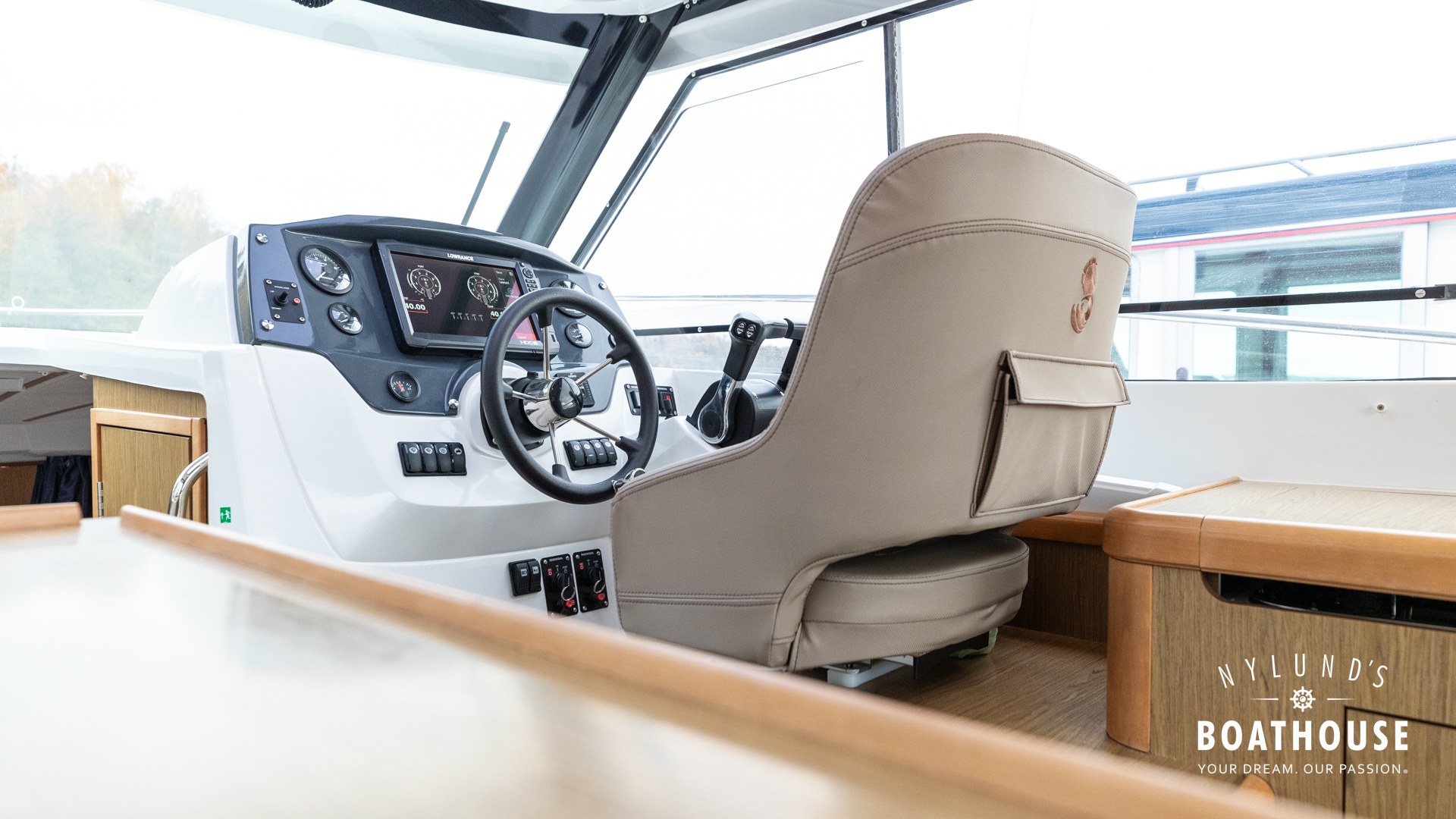 Beneteau Antares 8.80 OB - Image 4