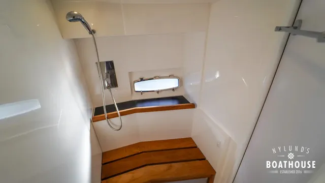 Sealine F46 — Intérieur