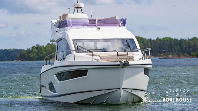 Sealine F430 — Cruising