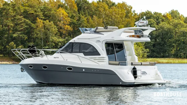 Galeon 330 Fly