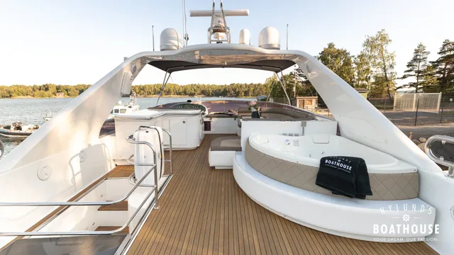 Elegance 68 — Exterior