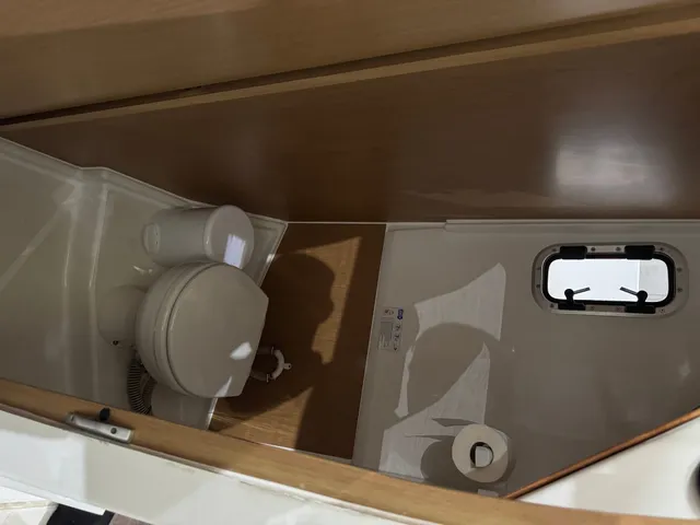 Beneteau Barracuda 8 — Interior