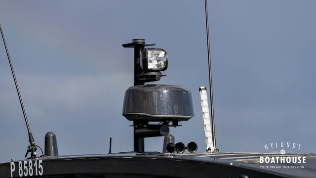 Axopar Brabus Shadow 800 Sun Top — En navigation