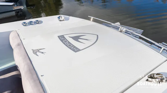 Hydrolift C-31 R Carbon — Exterior