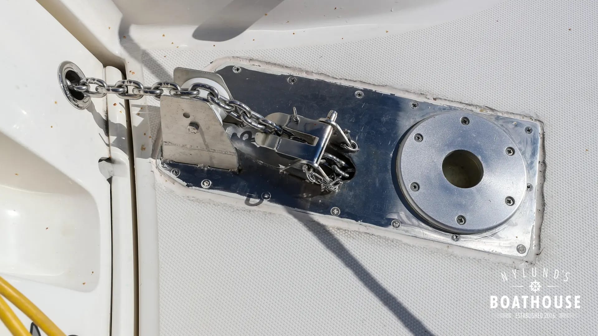 Sea Ray 395 Sundancer - Image 9
