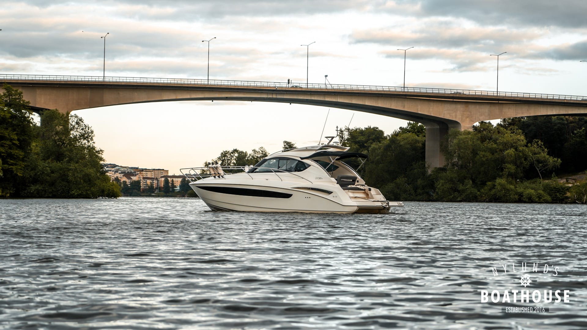 Galeon 325 HT - Image 1