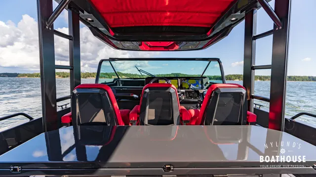 Axopar Brabus Shadow 800 Sun Top — Extérieur
