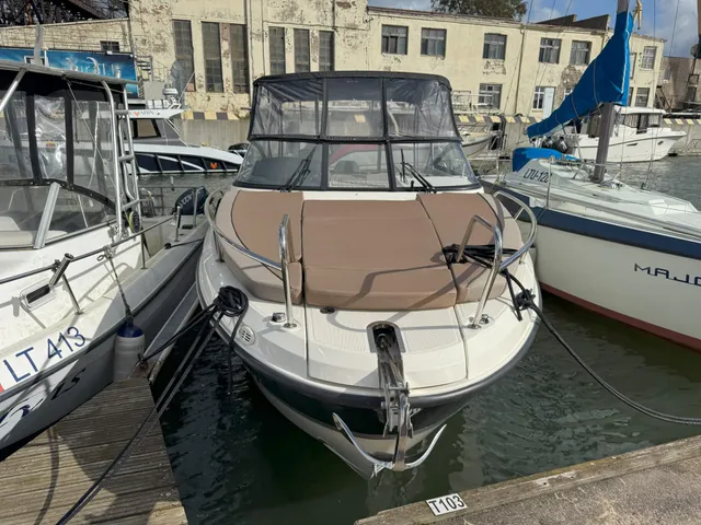 Quicksilver Activ 805 cruiser