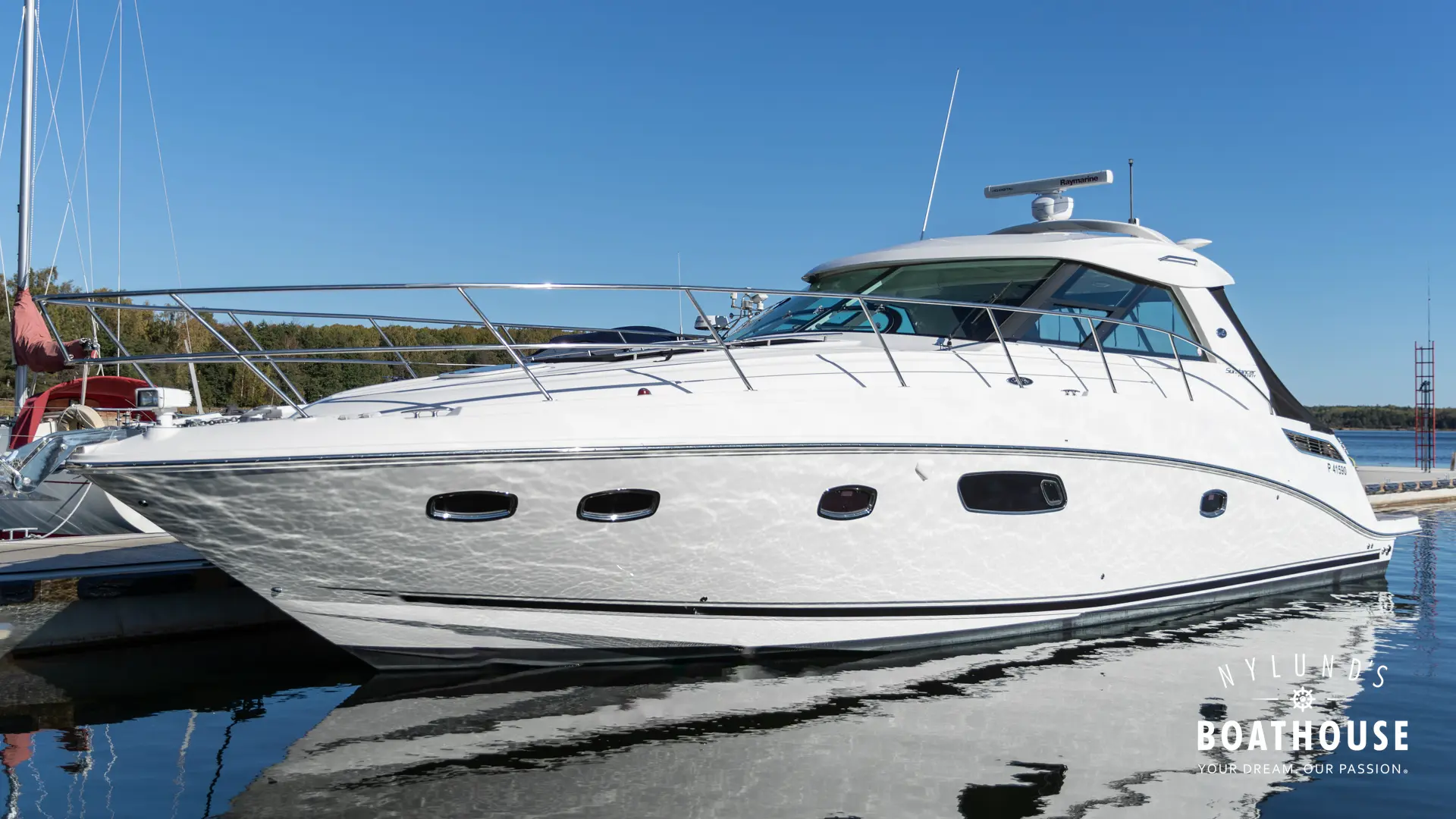 Sea Ray 450 Sundancer - Image 1