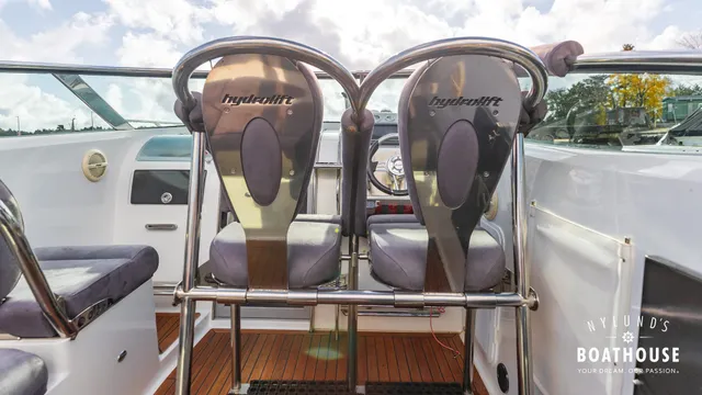 Hydrolift C-31 R Carbon — Exterior