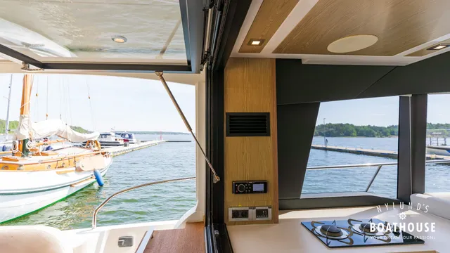 Sealine F430 — Interior